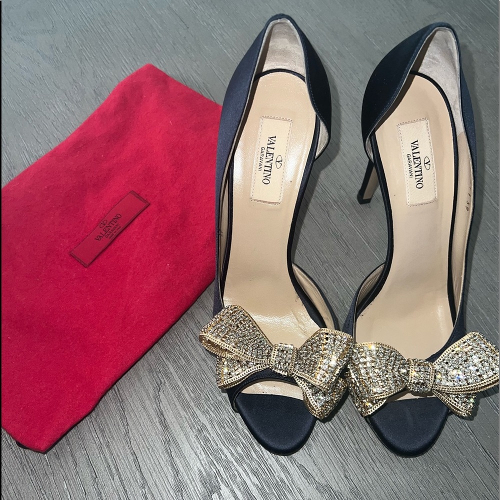 Valentino satin navy heels. Size 39 - Picture 1 of 10